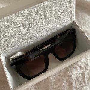 CLASSIC TORTOISE DEZI FALLBACK Sunglasses